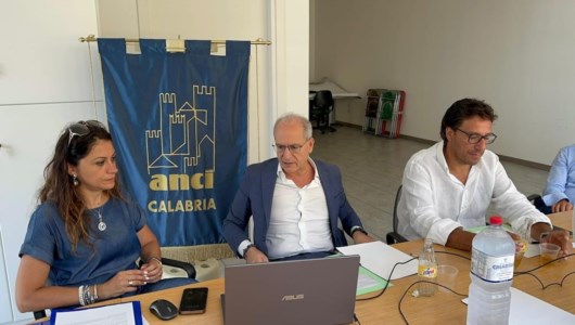 Lo scontroAutonomia differenziata, Anci Calabria nomina una commissione di esperti. Succurro ai sindaci disertori: «Gli assenti hanno torto»