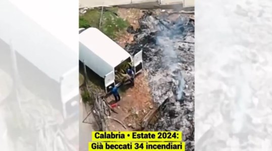 La campagnaIncendi Calabria, Occhiuto: «Identificati già 34 piromani grazie ai droni. È ora di finirla idioti»