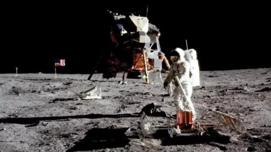 20 luglio«Siamo venuti in pace, a nome di tutta l’umanità»: i primi passi dell’uomo sulla luna 55 anni fa