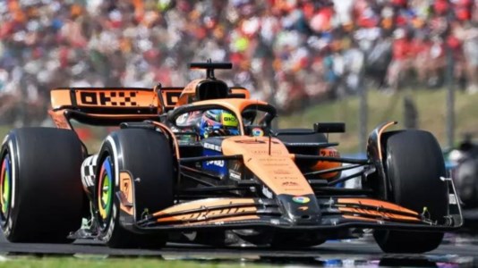 MotoriFormula uno, doppietta McLaren in Ungheria: Piastri vince davanti a Norris e Hamilton. Quarto Leclerc