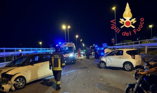 Impatto sulla 106Incidente nel Catanzarese, tre feriti nello scontro tra due auto allo svincolo per Simeri Mare