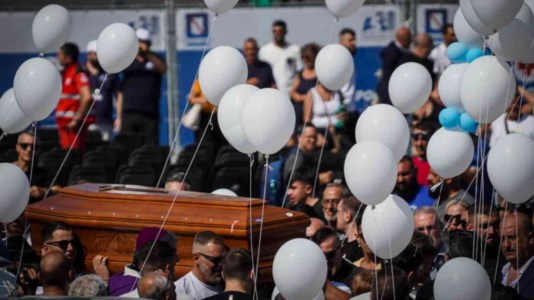 Un momento dei funerali (foto Ansa)