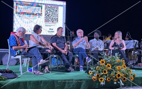 L’eventoPax in terrae, Beppe Fiorello a Lucano: «Volevo far conoscere il tuo modello a tutti, speriamo la fiction vada in onda presto»