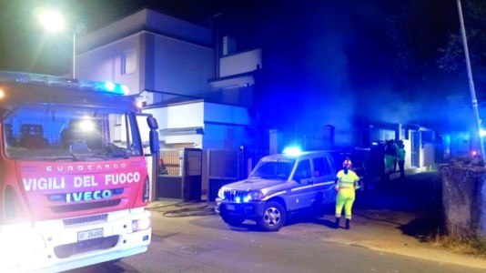 Sotto chocCamper incendiato a Gioia Tauro, la testimonianza: «Era la nostra seconda casa, i miei suoceri vivi per miracolo»