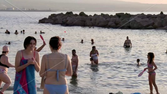 Vacanze d’estateAgosto in Calabria, turisti estasiati in spiaggia a Pizzo: «Luoghi stupendi e tramonti mozzafiato»