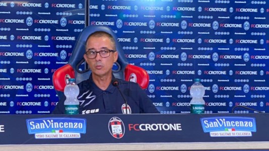 Serie CVerso Cavese-Crotone, Longo carica l’ambiente pitagorico: «Pronti a disputare una gara eccezionale»