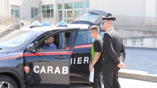 Cultura della legalitàUn sogno realizzato: il 13enne Antonio Pio incontra i suoi eroi carabinieri a Locri