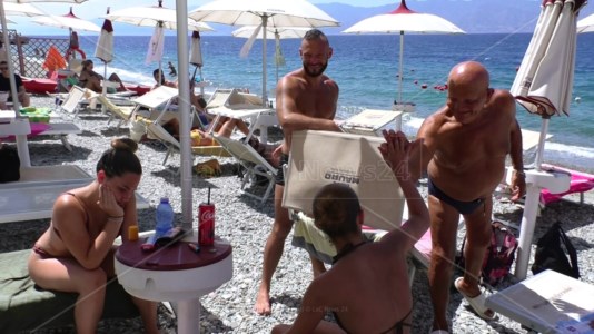 EstateIn vacanza a Reggio, molti turisti stranieri scelgono le spiagge e il mare della città: «Qui bellezza e calore che invitano a tornare»