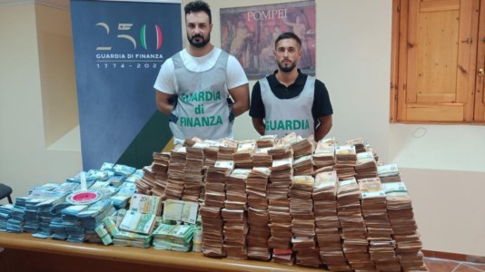 Maxi sequestroEvasione fiscale a Napoli, un medico nascondeva 8 milioni di euro in casa dietro all’armadio