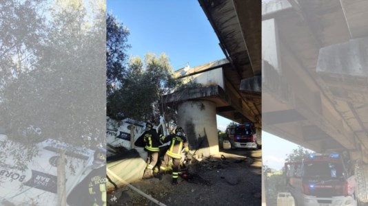 Attimi di pauraIncidente stradale sulla Jonio-Tirreno, urta al guardrail e precipita da un ponte: ferito un 49enne