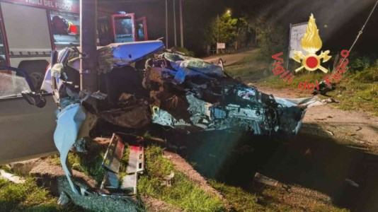 Nel RegginoIncidente stradale a Palmi, auto sbanda e finisce contro un palo: tre feriti di cui uno grave