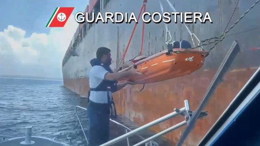 L’interventoMarinaio infortunato soccorso al largo di Gioia Tauro dalla Guardia costiera