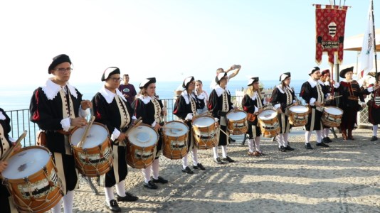 TvLa parata storica in memoria della Liberazione di Tropea rivive su LaC Storie