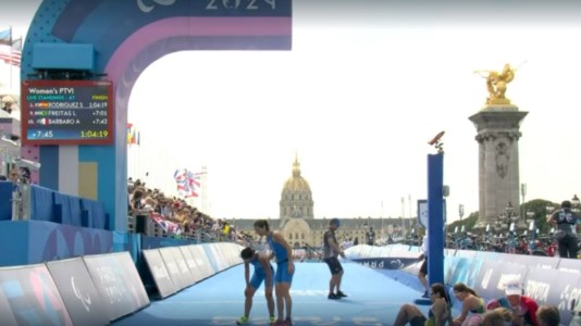 Parigi 2024Paralimpiadi, la calabrese Anna Barbaro solo decima nel triathlon. L’Italia sul podio con l’argento alla Tarantello