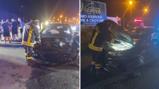 Incidente stradaleScontro tra 4 auto sulla 106 a Crotone: 8 persone coinvolte e 3 feriti in ospedale tra cui un bambino