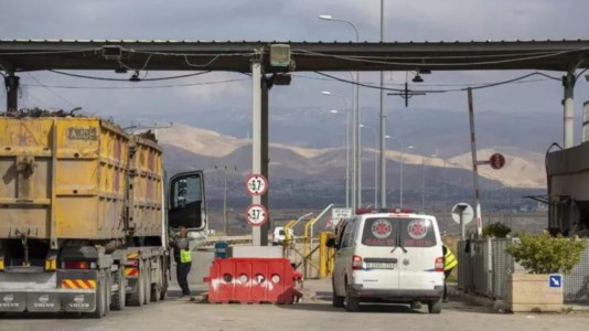 Il valico di Allenby in Cisgiordania (Foto Ansa)