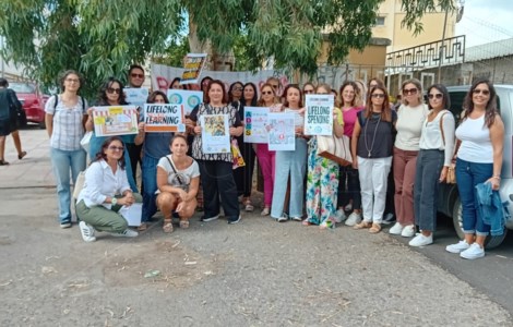 ScuolaIn Calabria protesta dei docenti precari: «Costretti a emigrare al Nord per il ruolo, nel sostegno a concorso solo 6 posti»