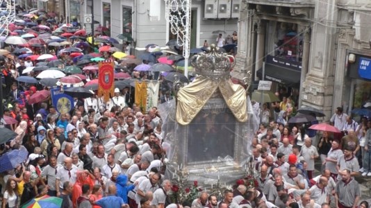 La celebrazioneReggio, fedeli in festa per la Madonna della Consolazione. L’arcivescovo: «La vostra presenza è la risposta alle polemiche di questi giorni»