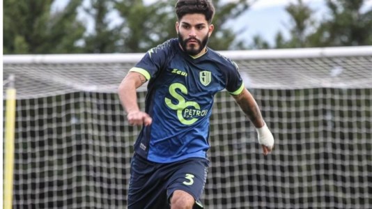 Il podioPromozione B, il Bianco nel segno di Carlos Simigliani. Acosta toglie la paura alla V. Rosarno: ecco la Top 3 di LaC Sport