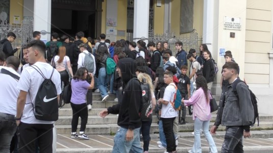 ScuolaPrima campanella in Calabria: «ansia» per gli studenti dell’ultimo anno e aspettative per chi inizia «una nuova avventura»