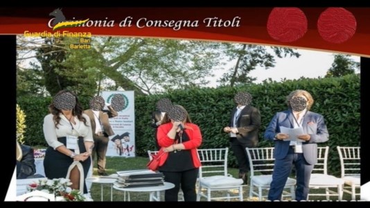 Truffati e truffatoriFalsi diplomi, alcuni corsisti sapevano dei titoli irregolari: l’inchiesta si allarga. I nomi di tutti calabresi indagati a Trani