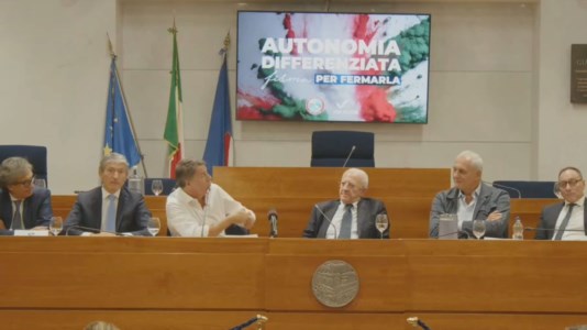 Il fronte del noRenzi e De Luca, la strana coppia demolisce l’Autonomia differenziata. Il governatore: «Una truffa», il leader di Iv: «Spaccherà Fi»