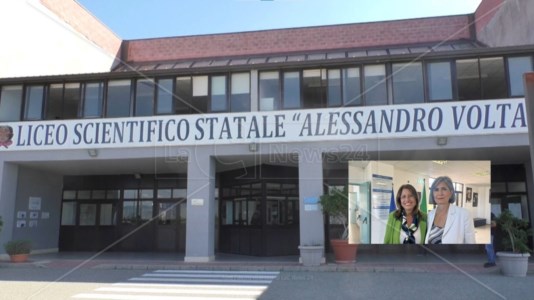 Prima campanellaScuole aperte anche a Reggio da oggi, l’assessore regionale al liceo che sperimenterà un progetto sull’intelligenza artificiale