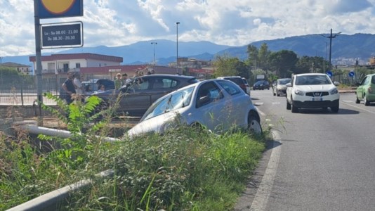 Incidente stradaleCorigliano Rossano, sbanda con l’auto per evitare un cane ma fortunatamente rimane illesa