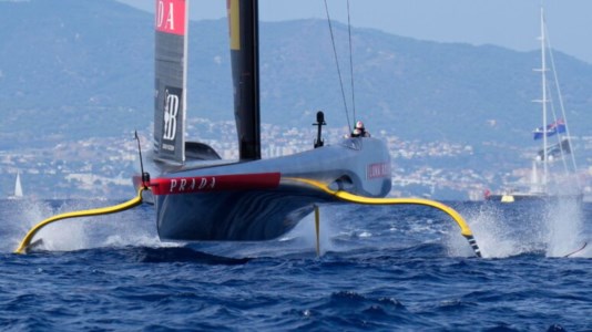 VelaLouis Vuitton Cup, Luna Rossa strapazza Ineos Britannia e va avanti nella finale: 1-0