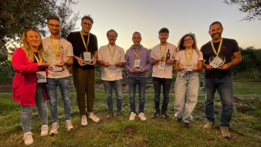 I premiati. Da destra: Paolo Frascati, Adriana Tavella, Vincenzo Gullo, Francesco Folino, Vincenzo Grisoli, Ivan Muraca, Vincenzo e Rita Pisano