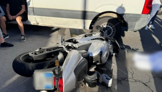 Tragedia in cittàDrammatico scontro moto-furgone a Vibo, un morto. Nell’incidente ferito un ragazzino