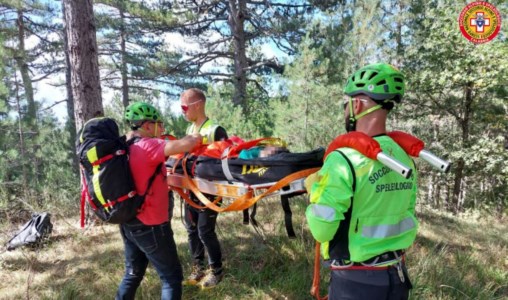 La disavventuraCade e si infortuna mentre va a funghi in Sila, recuperata dagli uomini del Soccorso alpino