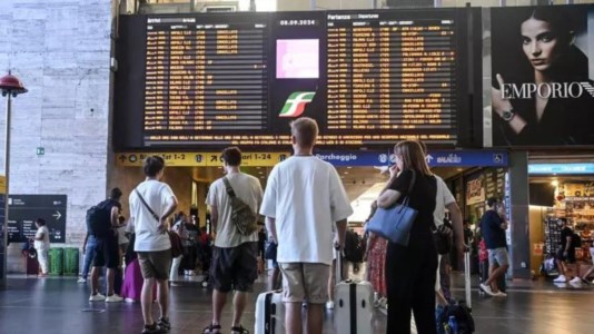 InfrastruttureTreni, guasto agli impianti di Roma Termini e Roma Tiburtina: disagi e ritardi per chi torna in Calabria