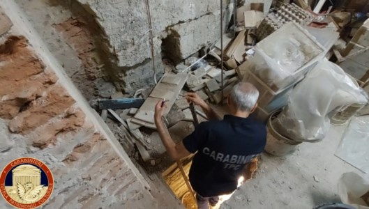 La scopertaScavi clandestini nel cuore di Napoli portano alla luce una rara chiesa medievale