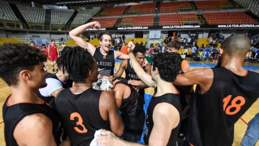 Basket CalabriaPallacanestro, esordio casalingo per la Viola Reggio Calabria: al PalaCalafiore arriva il Barcellona 4.0