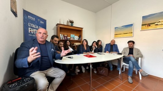 La conferenza Baker Hughes a Corigliano-Rossano, l’opposizione contro Stasi: «Ha agito in solitudine, ora ritiri il ricorso al Capo dello Stato»