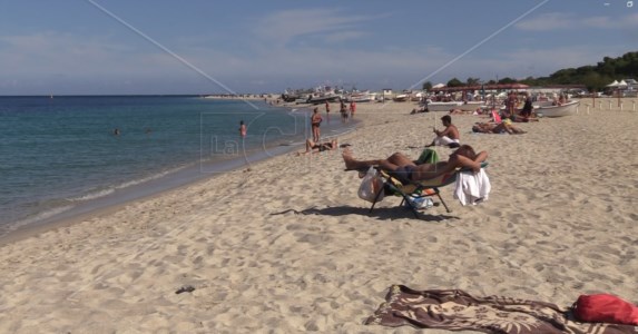 Tintarella d’autunnoIn Calabria è ancora estate, a Soverato ottobre al mare per turisti e residenti: «È meglio di agosto, ne approfittiamo fino all’ultimo»