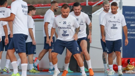 Calcio a 5Pirossigeno Cosenza, i lupi preparano l’ultimo test pre campionato. Bavaresco: «Siamo pronti, daremo sempre l’anima»