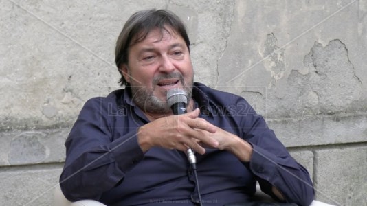 Incontro con l’autoreSigfrido Ranucci presenta il suo libro “La Scelta” a San Nicola da Crissa: «Racconta il prezzo da pagare per restare indipendente»