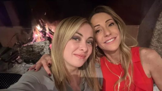 La premier Giorgia Meloni con la sorella Arianna