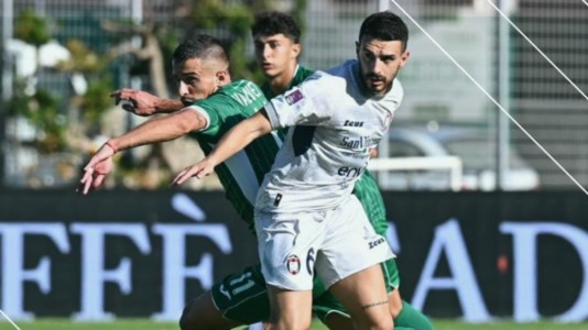 Serie CIl Crotone sogna la vittoria a Monopoli ma il match finisce in pareggio: la squadra di mister Longo porta a casa un 1-1