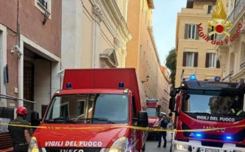 Incidente sul lavoroRoma, ascensore precipita durante la manutenzione: morto operaio 48enne. Feriti due colleghi