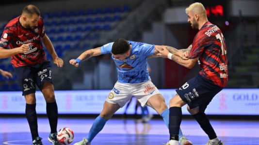 Futsal CalabriaSerie A di calcio a 5, la Pirossigeno Cosenza crolla nella prima giornata: il Napoli batte 6-0 i rossoblù