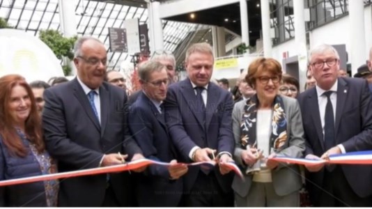 Vetrina mondialeLe eccellenze calabresi al Sial di Parigi, il ministro Lollobrigida: «Regione in prima linea nella promozione della qualità»