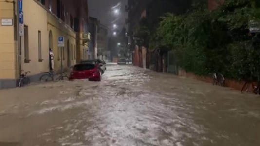 MaltempoEmilia Romagna di nuovo sott’acqua: dopo Bologna l’alluvione colpisce Ravenna, Modena e Reggio. C’è un morto