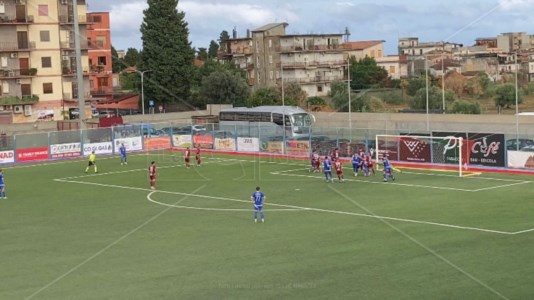 Dilettanti CalabriaSerie D, il Locri abbatte la vice capolista Siracusa: al Macrì gli amaranto di Cozza vincono 2-0