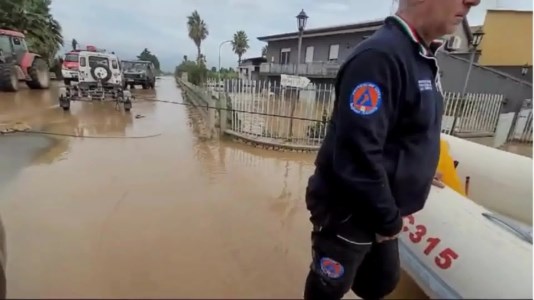 L’emergenzaIl Lametino sommerso dall’acqua, Legambiente: «Non è maltempo, è crisi climatica. Transizione ecologica sempre più urgente»