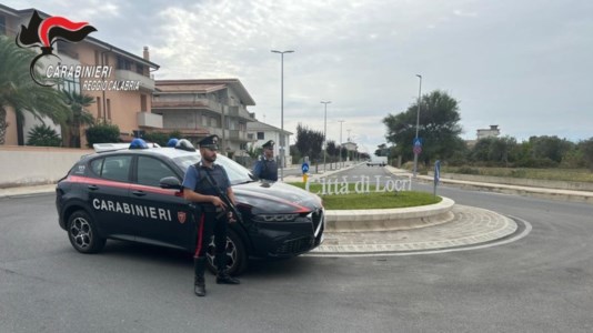 Controlli del territorioFurbetti del contatore elettrico scoperti a Locri: tre denunce dei carabinieri