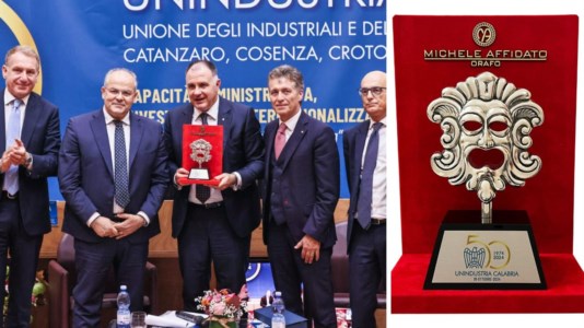 La celebrazioneCatanzaro, la Maschera d’Argento del maestro orafo calabrese Affidato al presidente di Confindustria Orsini