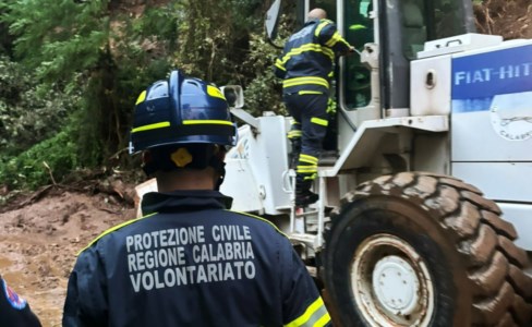 Tempo di bilanciProtezione civile sui luoghi del nubifragio nel Lametino: inizia la conta dei danni per chiedere lo stato di emergenza